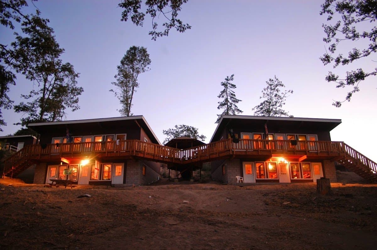 Pali Institute - Hero/Card